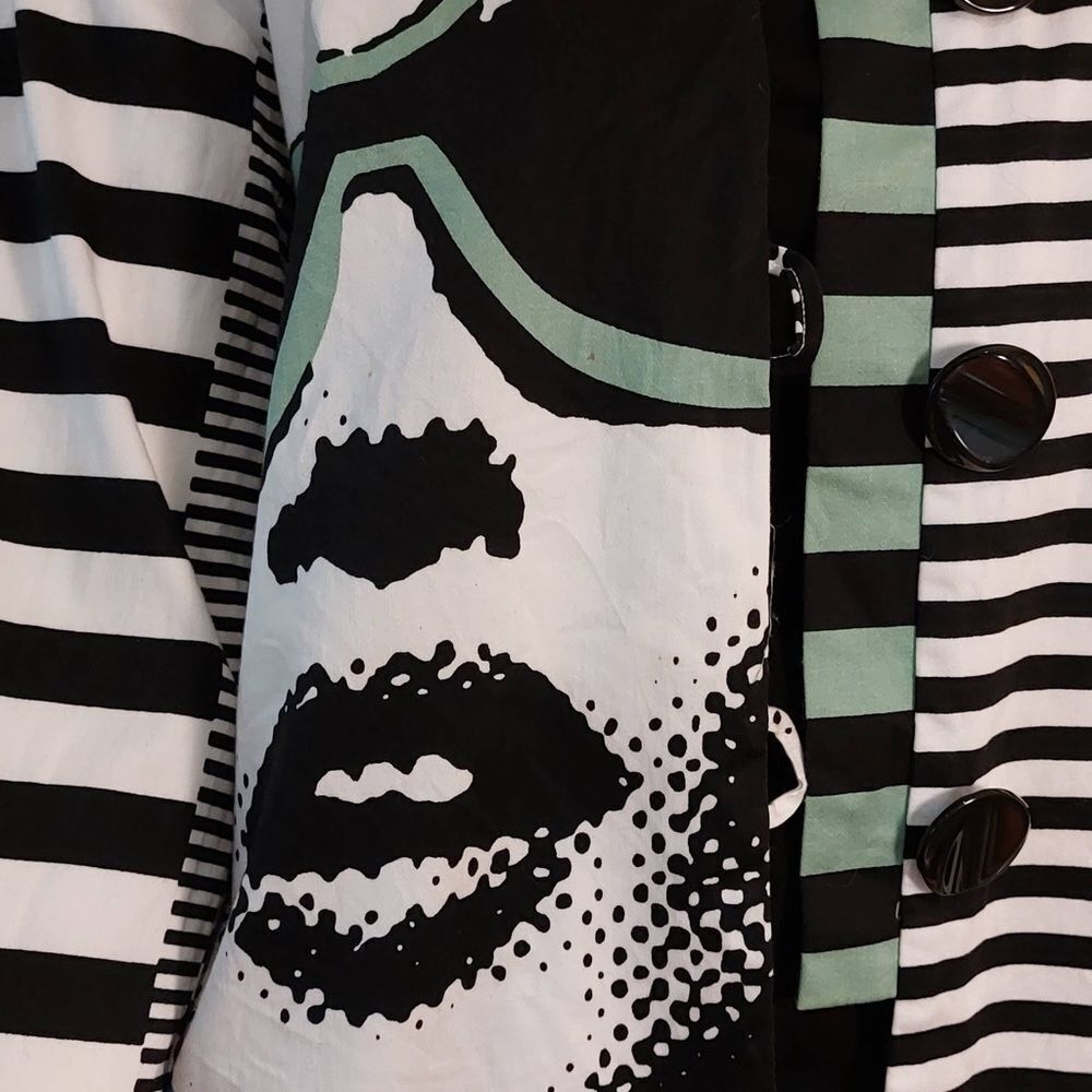 Berek Button Down Blouse Geometric Graphic Print - Picture 4 of 6